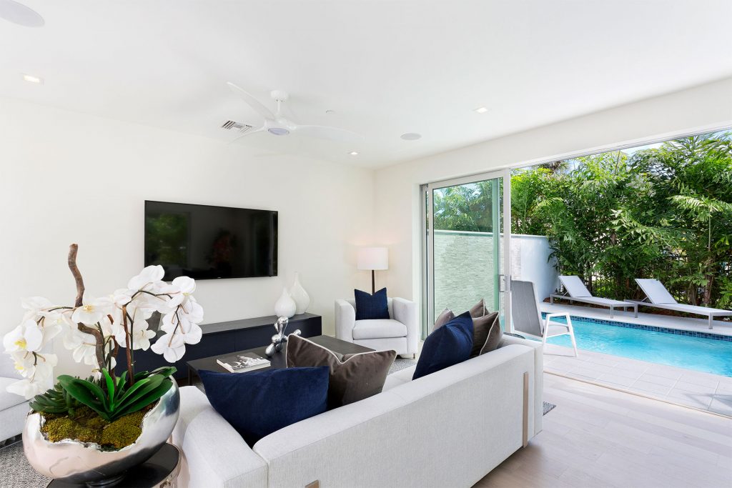 Marina District Estate
SOLD
105 SE 7th Avenue Delray Beach, Florida
BEDS 3 / BATHS 4.1