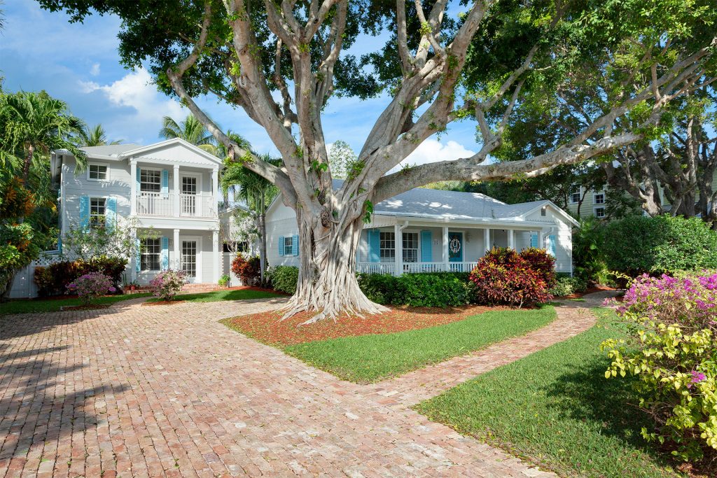 Del Ida Park Estate
SOLD
105 Northeast 7th Street Delray Beach, Florida
BEDS 4 / BATHS 4