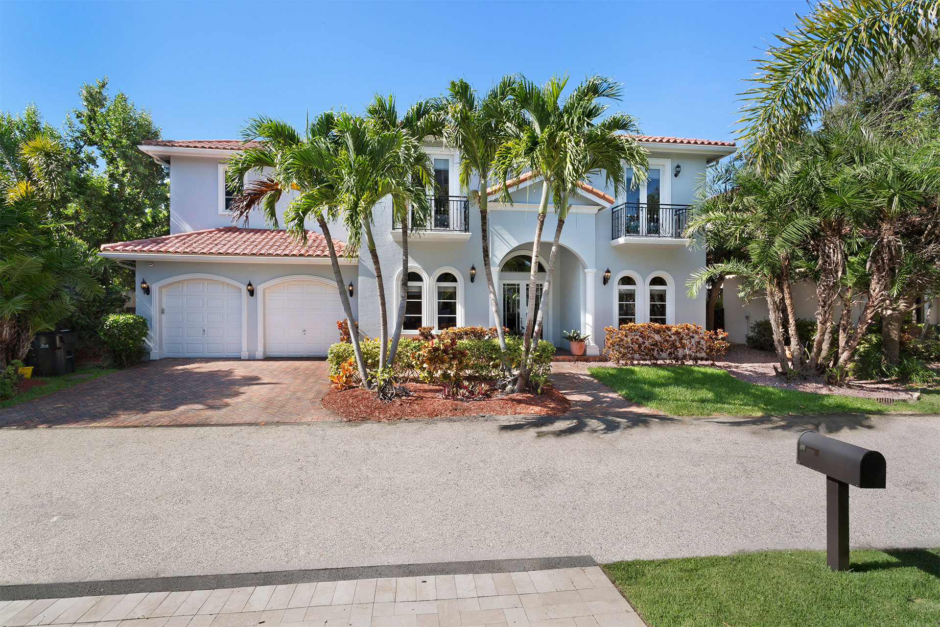 916 Bermuda Gardens