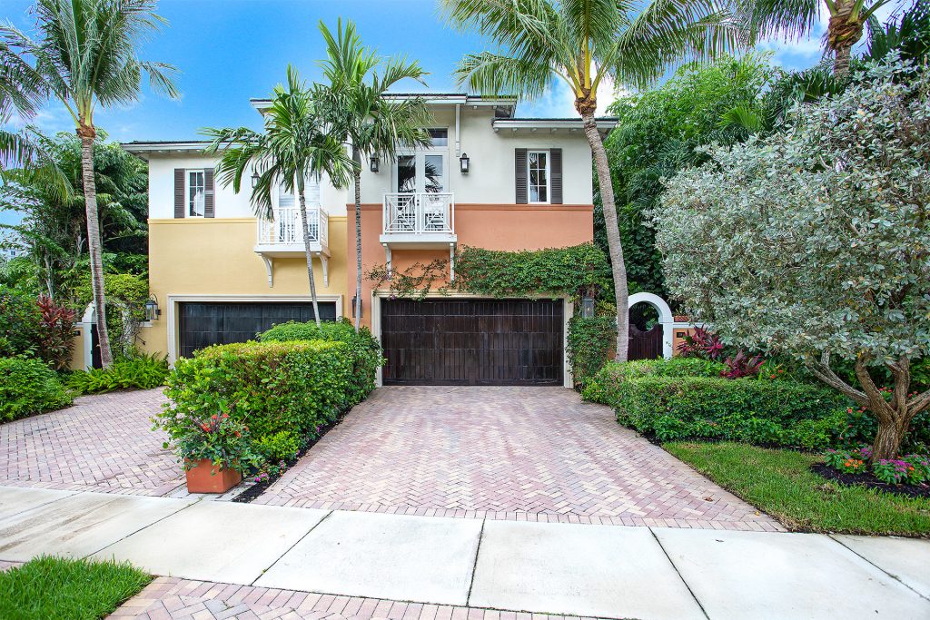 Venetian Drive Townhome
SOLD
114 Venetian Drive, Delray Beach, Florida
BEDS 3 / BATHS 3.1