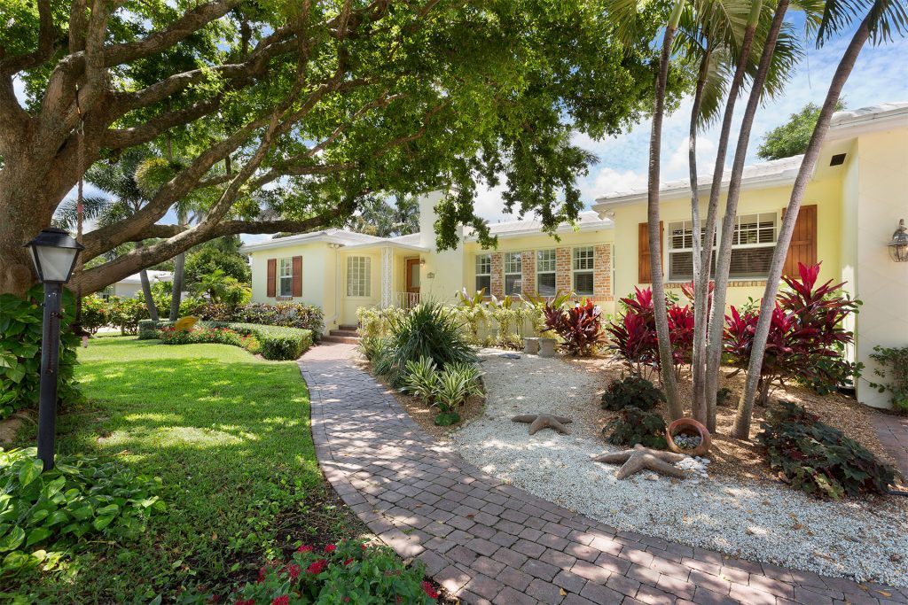 Delray Beach Estate
SOLD
1112 S Vista Del Mar Drive Delray Beach, Florida
BEDS 3 / BATHS 3.1