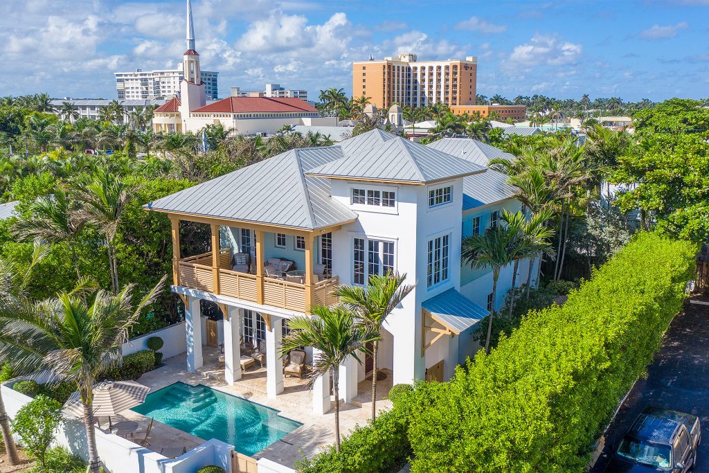 Key West Style Estate
SOLD
1127 Miramar Drive, Delray Beach, Florida
BEDS 3 / BATHS 2.1