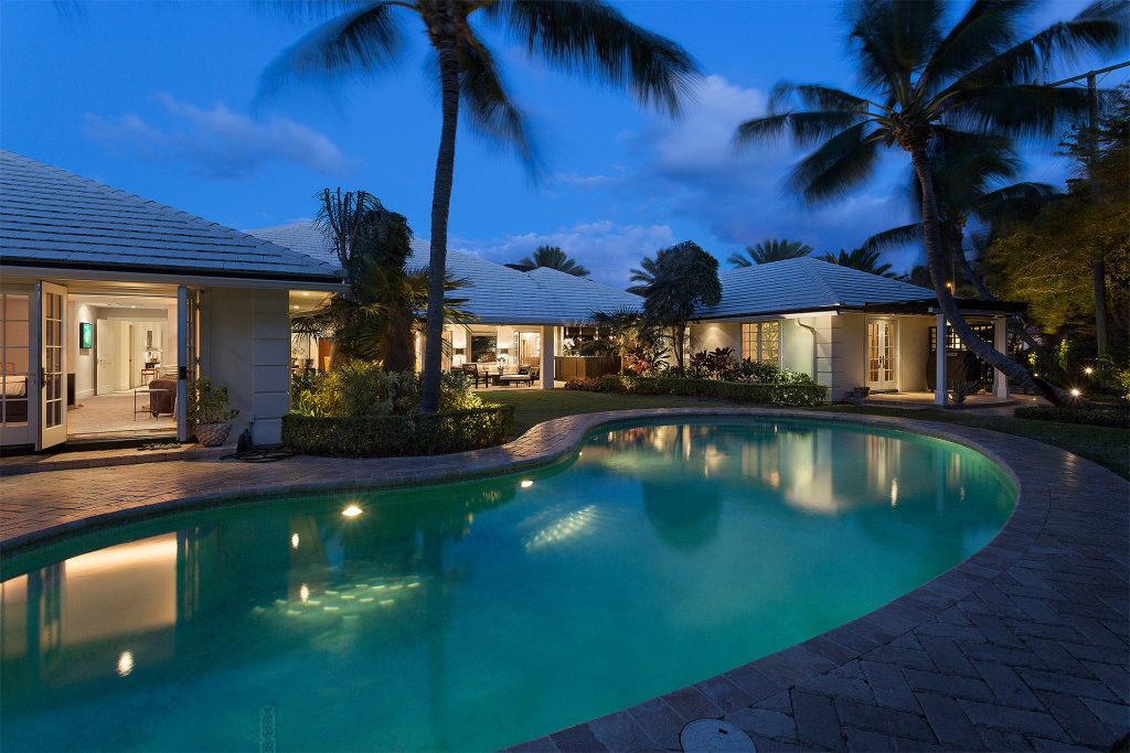 Point Manalapan Estate
SOLD
70 Curlew Road, Manalapan, Florida
BEDS 5 / BATHS 5.2