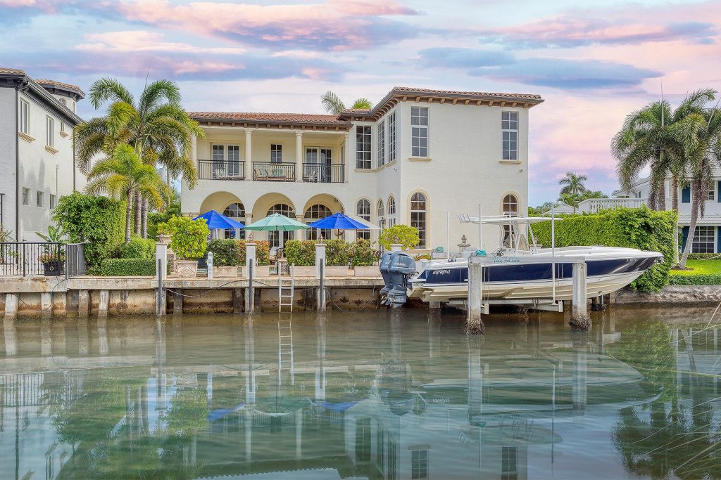 Waterfront Estate
SOLD
1040 Lewis Cove Road, Delray Beach, Florida
BEDS 5 / BATHS 6