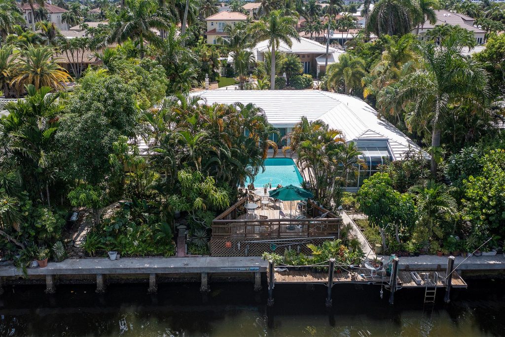 Deepwater Estate
SOLD
939 Eve Street, Delray Beach, Florida
BEDS 3 / BATHS 2.1