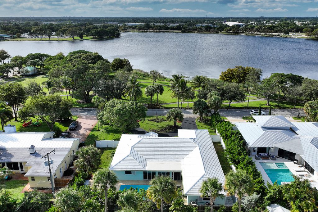 Delray Beach Estate
SOLD
1115 Lake Drive, Delray Beach, Florida
BEDS 4 / BATHS 3