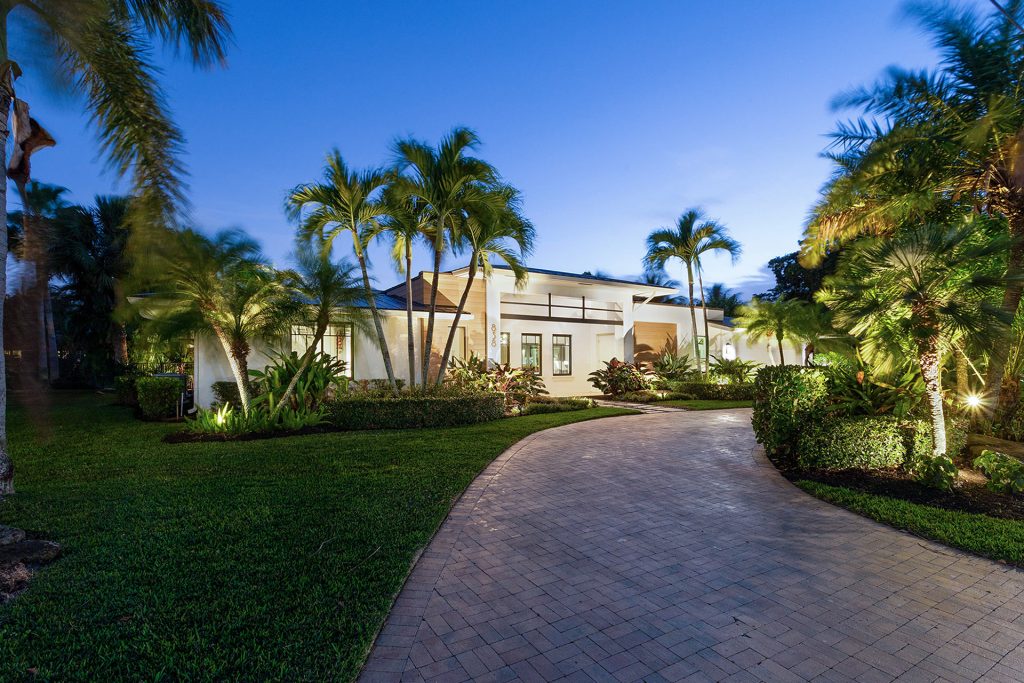 Lakefront Estate
SOLD
838 Lake Shore Drive, Delray Beach, Florida
BEDS 3 / BATHS 2.1
