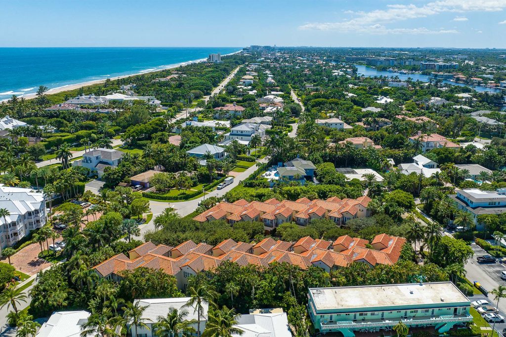 Delray Beach Estate
SOLD
1031 Coralina Lane, Delray Beach, Florida
BEDS 3 / BATHS 2.1