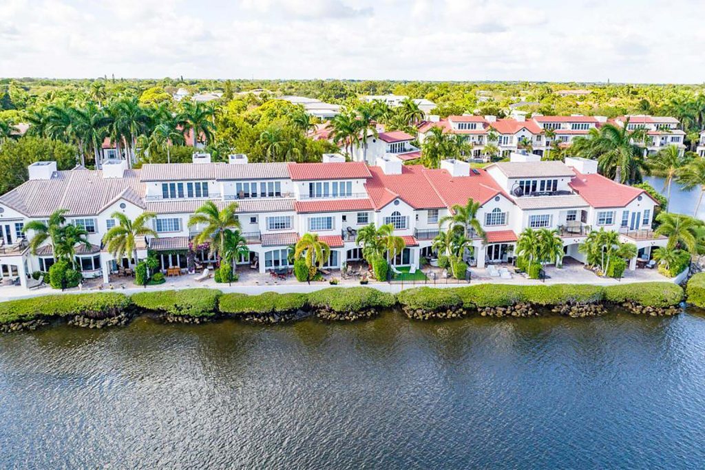 Intracoastal Estate
Sold | $2.3375 Million
1387 Estuary Trail, Delray Beach, Florida
BEDS 3 / BATHS 2.1