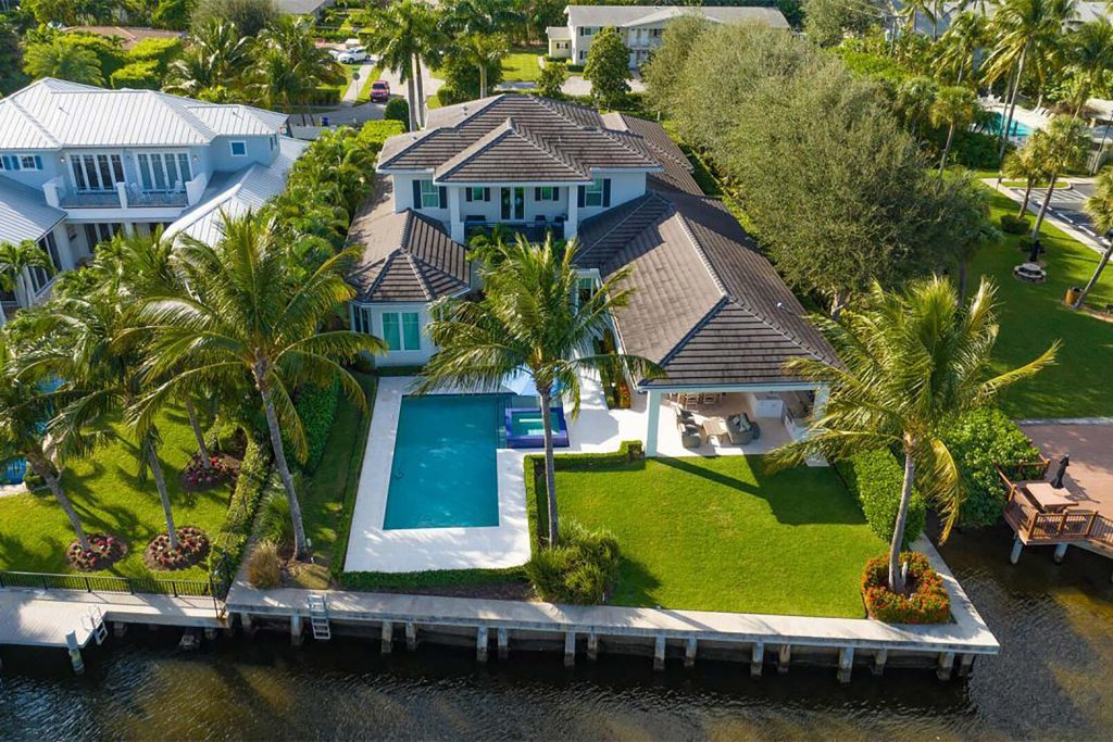 Direct Intracoastal Estate
SOLD
1785 Palm Trail, Delray Beach, Florida
BEDS 4 / BATHS 4.2