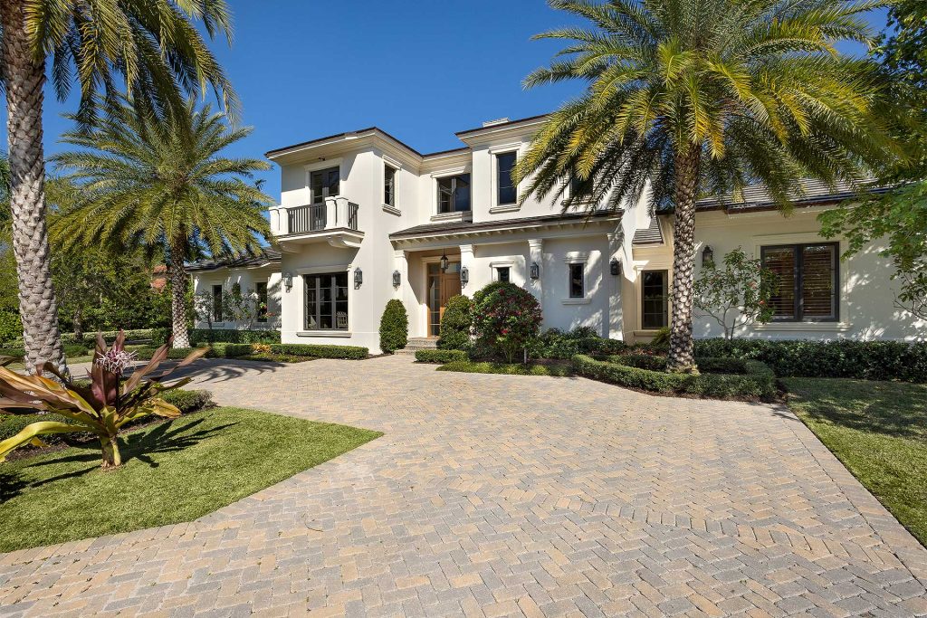 Gulf Stream Estate
SOLD | $7.695  Million
10 Driftwood Landing Road, Gulf Stream, Florida
BEDS 4 / BATHS 4.1