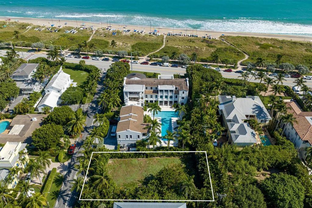 Delray Beach Estate
SOLD
1240 Seaspray Avenue, Delray Beach, Florida
