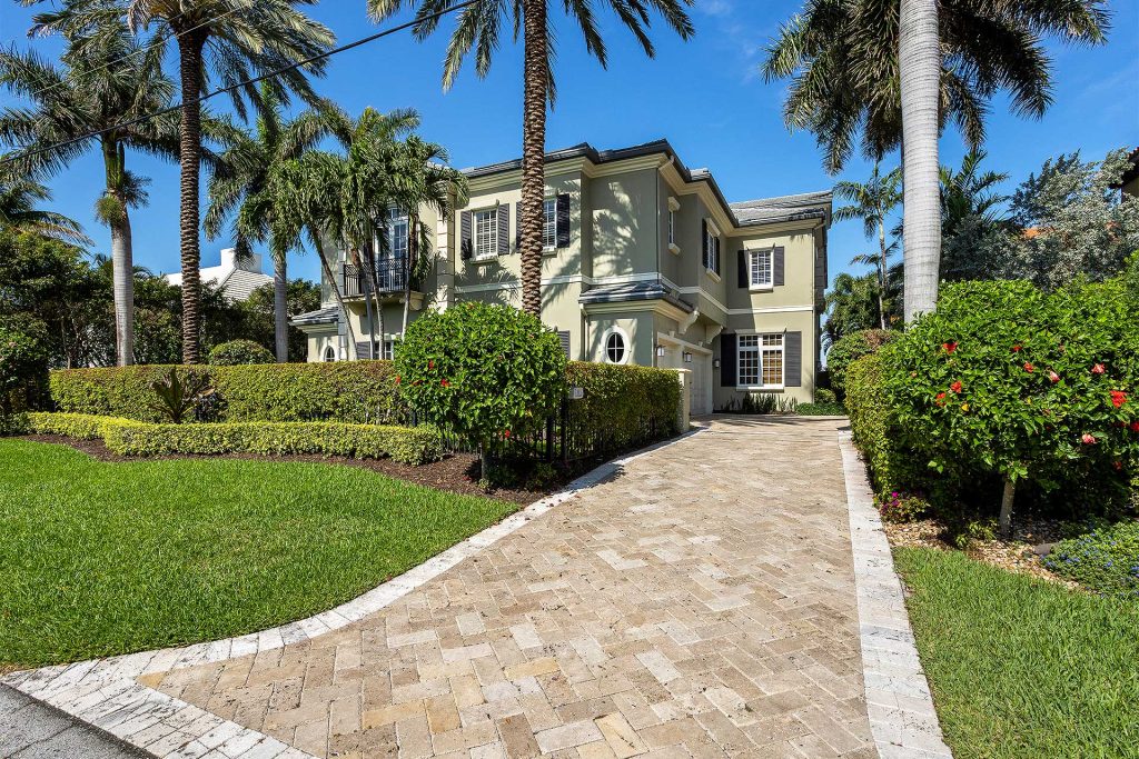Delray Beach Estate
SOLD
300 Venetian Drive, Delray Beach, Florida
BEDS 3 / BATHS 3